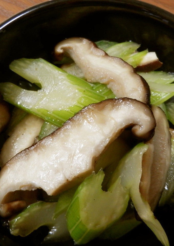 セロリとしいたけの炒め物-レシピのメイン写真