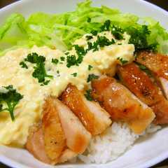 รูปของ タルタルたっぷり☆照り焼きチキン丼