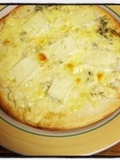 簡単!ブルーチーズと2種のチーズのピザ-レシピのメイン写真