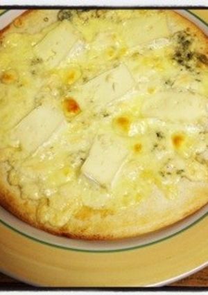 簡単！ブルーチーズと2種のチーズのピザ-レシピのメイン写真