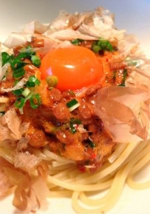 【簡単】ふわふわ納豆パスタに卵黄がトロリ-レシピのメイン写真