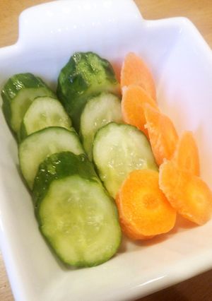 塩ヨーグルト床で簡単☆あっさり野菜漬け♥-レシピのメイン写真