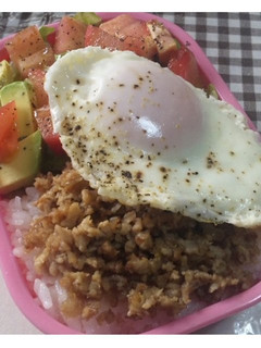 余った焼肉をリメイク!タコライス風お弁当-レシピのメイン写真