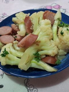 カリフラワーとウインナーの塩麹炒め-レシピのメイン写真