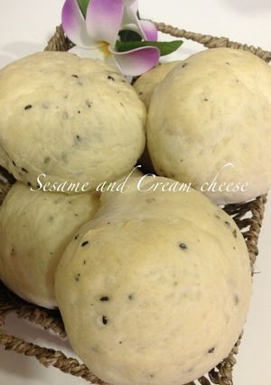 ごはんで☆黒ごまとクリームチーズのパン-レシピのメイン写真
