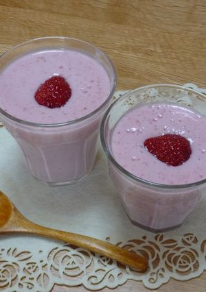 甘酒入りでとってもスイートな苺みるく-レシピのメイン写真
