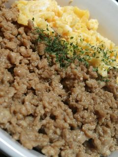 時短お弁当にも!ふわふわ鶏そぼろ-レシピのメイン写真