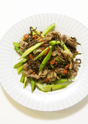 アスパラと豚肉のクコの実薬膳炒め-レシピのメイン写真