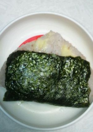 赤飯チーズおにぎり-レシピのメイン写真