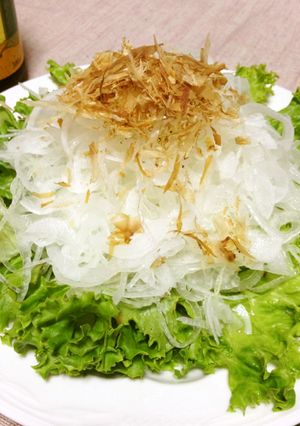新玉ねぎの超シンプル♫王道サラダ-レシピのメイン写真