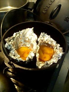 ダッチオーブンで焼きリンゴ-レシピのメイン写真