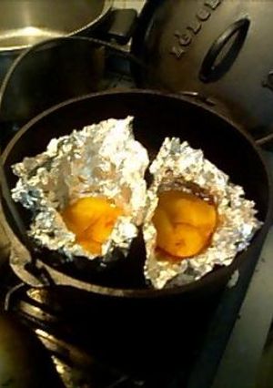 ダッチオーブンで焼きリンゴ-レシピのメイン写真