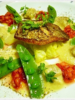 鯛のポワレ。ハマグリソースとイチゴソース-レシピのメイン写真