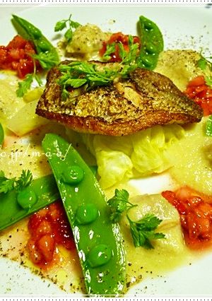 鯛のポワレ。ハマグリソースとイチゴソース-レシピのメイン写真