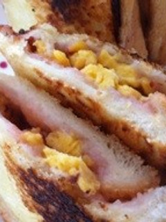 朝食に! 苺ジャムと卵のホットサンド-レシピのメイン写真