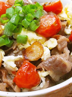 にんにくトマたま牛丼-レシピのメイン写真