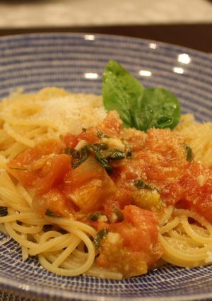 トマト缶なし！トマトとバジルのパスタ-レシピのメイン写真