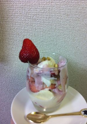 いちごのダノンパフェ-レシピのメイン写真