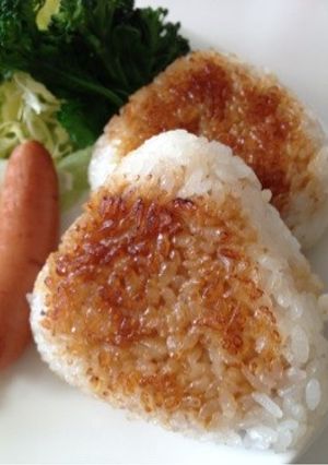 フライパンで簡単バター醤油の焼きおにぎり-レシピのメイン写真