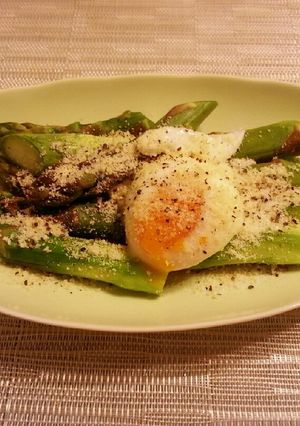 アスパラガスの半熟玉子チーズのせ-レシピのメイン写真