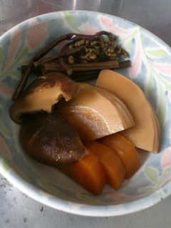 たけのこ・わらび・人参・椎茸の煮物。-レシピのメイン写真
