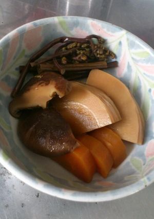 たけのこ・わらび・人参・椎茸の煮物。-レシピのメイン写真