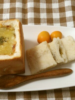 くり抜きパンでリメイクカレーグラタン-レシピのメイン写真