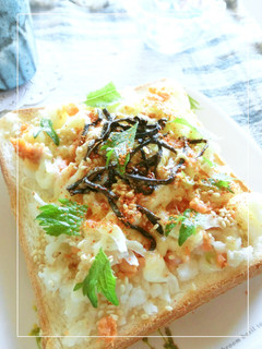 粗く潰したじゃが芋と鮭フレの和トースト-レシピのメイン写真