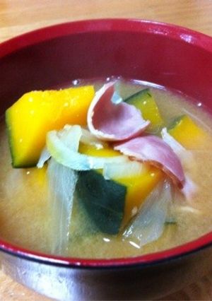 かぼちゃとベーコン味噌汁-レシピのメイン写真