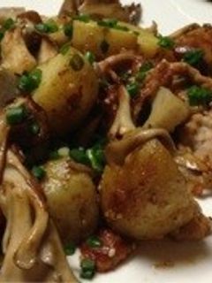 新じゃがと豚肉のゴマみそ炒め-レシピのメイン写真