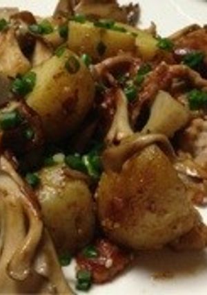 新じゃがと豚肉のゴマみそ炒め-レシピのメイン写真