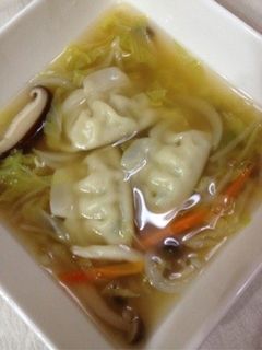 簡単☆冷凍餃子で☆野菜たっぷり餃子スープ-レシピのメイン写真