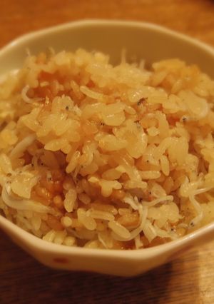 しらすとにんにくの炊き込みごはん-レシピのメイン写真