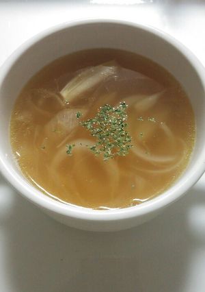 シンプルに新玉ねぎのコンソメスープ-レシピのメイン写真