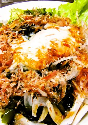 新玉ねぎを味わう～温玉のせサラダ♡-レシピのメイン写真