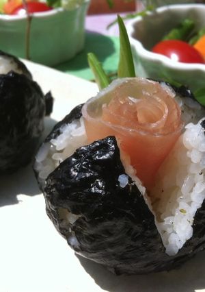 薔薇の見立ておにぎり-レシピのメイン写真