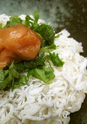 ふっくら❤釜揚げしらす丼　うめ＋大葉のせ-レシピのメイン写真