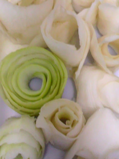 飾り切り☆大根の皮de白薔薇-レシピのメイン写真