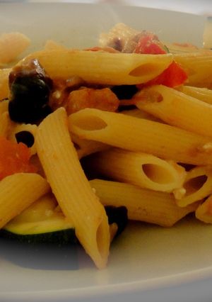 オリーブとフェタの野菜たっぷりパスタ-レシピのメイン写真