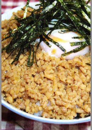 男のロマンだ！めんつゆでそぼろ温玉親子丼-レシピのメイン写真