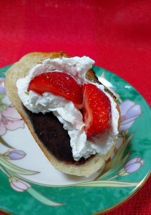 フランスあんパンで作るホイップ苺-レシピのメイン写真