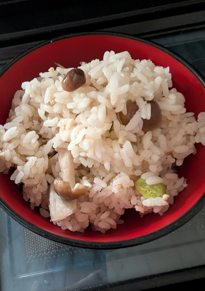 簡単★鶏そぼろとキノコの炊き込みご飯-レシピのメイン写真