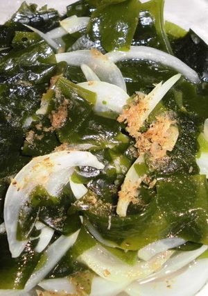 新タマネギと生わかめのごま油ソテー-レシピのメイン写真