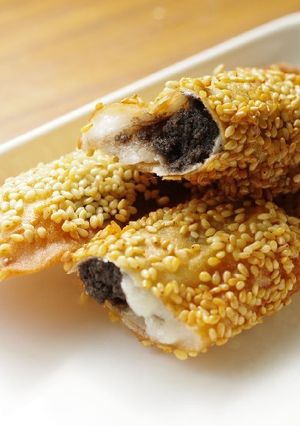 こどもの日に♪黒ごま餡の春巻き包み-レシピのメイン写真