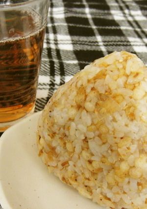 おにぎり大好き★①天かすめんつゆ味-レシピのメイン写真
