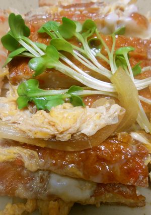 さつま揚げ入り玉子丼・貝割れ大根のせ-レシピのメイン写真