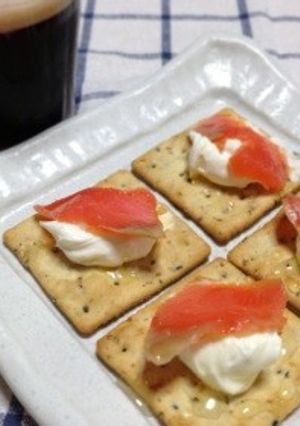 お手軽おつまみ☆スモサー×クリチ×蜂蜜-レシピのメイン写真