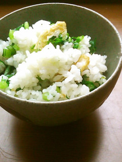 緑鮮やか混ぜご飯 蕪の葉と油揚げ-レシピのメイン写真