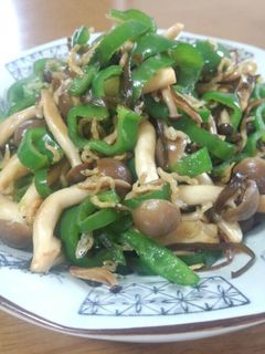 ピーマンとしめじの塩昆布炒め-レシピのメイン写真