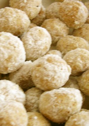 米粉のスノーボール・ゴマ黒糖風味-レシピのメイン写真